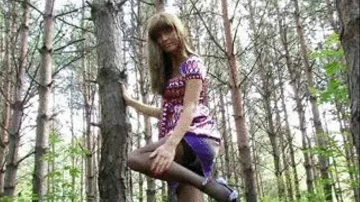 TIMARA LOSSES PANTIES IN FOREST (HD) WMV