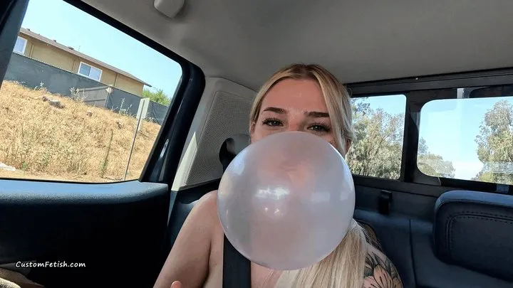 Harley and Madi Blow Bubble Gum Bubbles in the Car