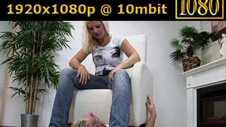 0014 - Diana enjoys her soft new seat (WMV, FULL HD, Pixel)