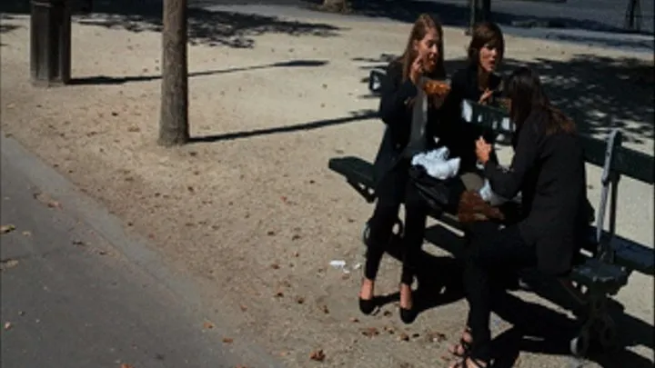 3 Eating Parisian Business Ladies