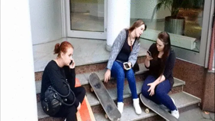 3 German Skateboard Girls