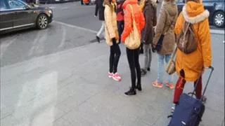 5 Foreign Sneakers Ladies in Paris