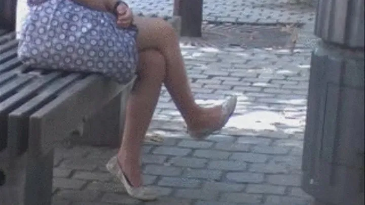 Nice legs & flat shoes 2 short clips