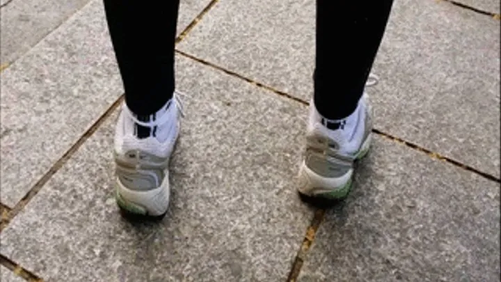 Powerful Sneakers Lady in Paris