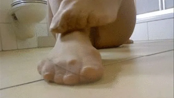 Nylon feet make you hot