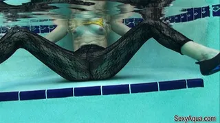 Sexy MILF Underwater in Lacy Pantyhose