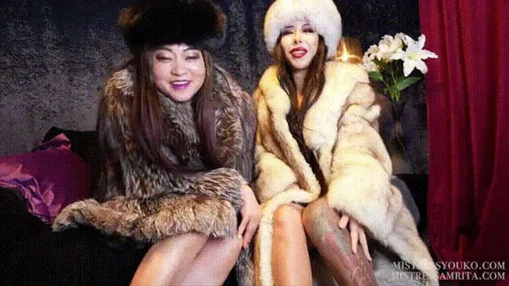 Double fox fur Japanese goddesses