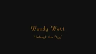 Wendy Wett shakes that massive ass!