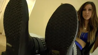 DIRTY BURBERRY RAIN BOOT CLEANING