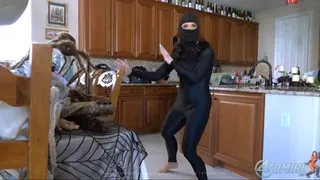 NINJA TOMIKO VS INVISIBLE GUARDS