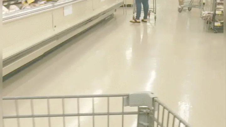 Random Woman - Stalking A Mexican Woman's Feet in Grocery Store Nov 2020