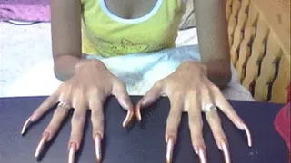 Sexy gold nails in table..