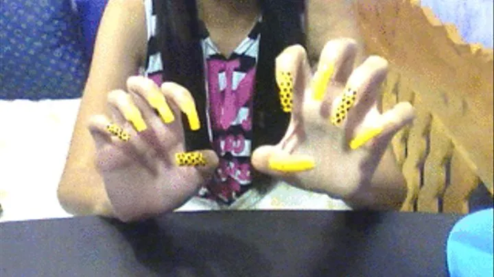 Black n yellow nails scratching air