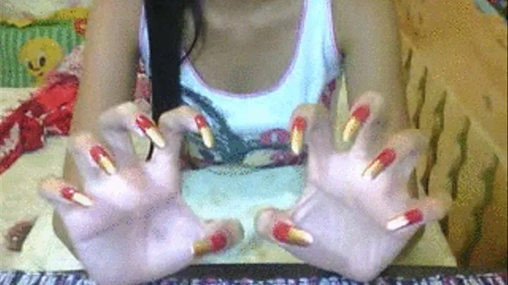 Red and bronze nails air scratching