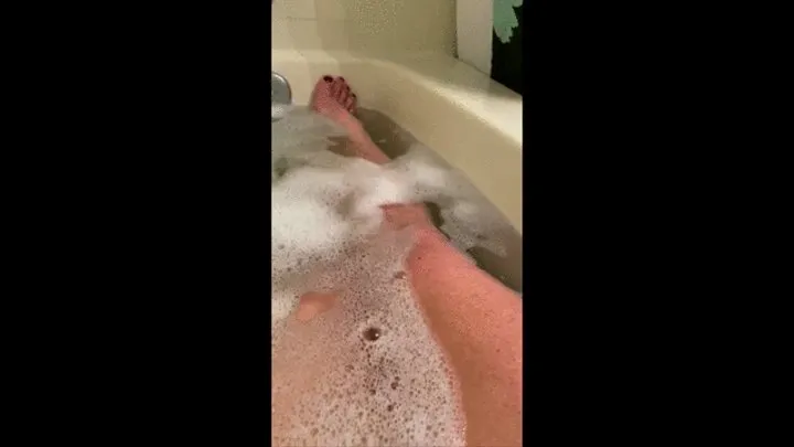 So Cal Muscular Calves Bathtub Worship and Flex