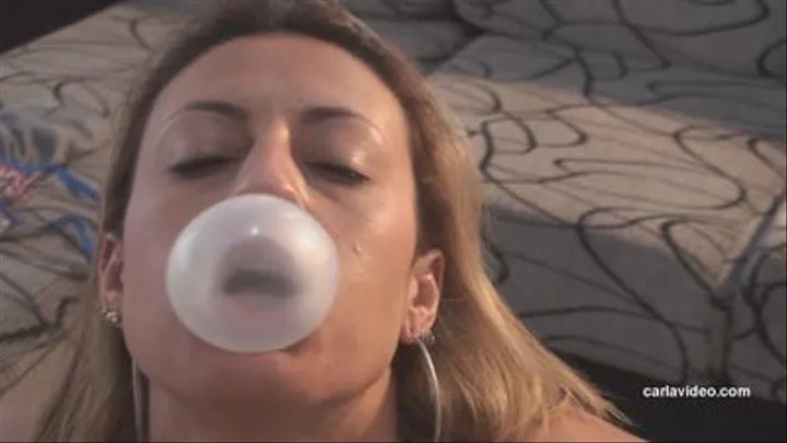 Fev. 2 Carla and Lee love bubbles for you d