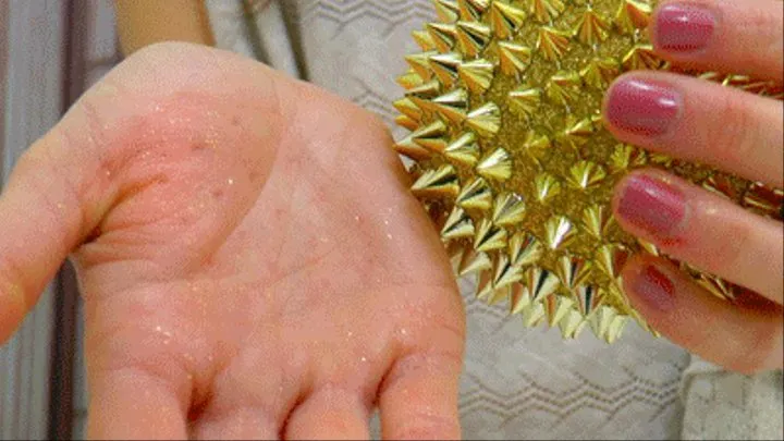 Handmassage with the glitter ball