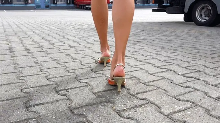 eamvz Scarlett on a walk with slingbacks