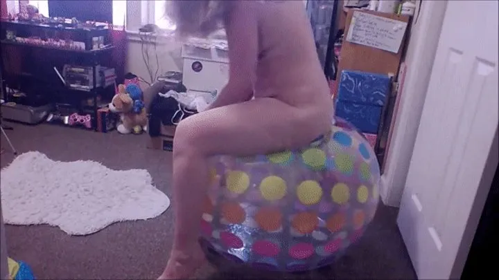 Jumbo Beach Ball: Ass Grinding