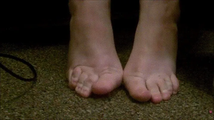 Short Plump Toes Scrunching & Popping