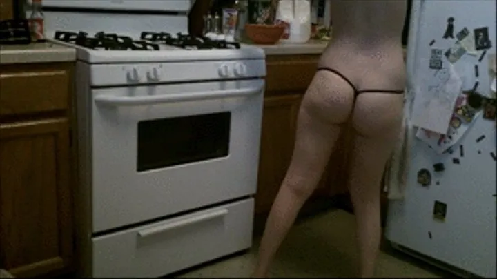 Making Breakfast & Ass Shaking