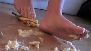 Hot-Tracy bare-feet crushing