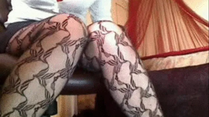 Upskirt in Lace Tights Tiny Tinkle