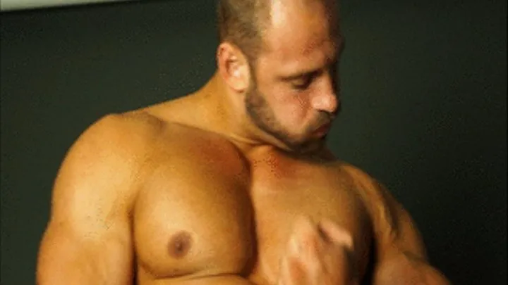 WORSHIP AND TRAINING WITH MUSCULAR HUNK - 184