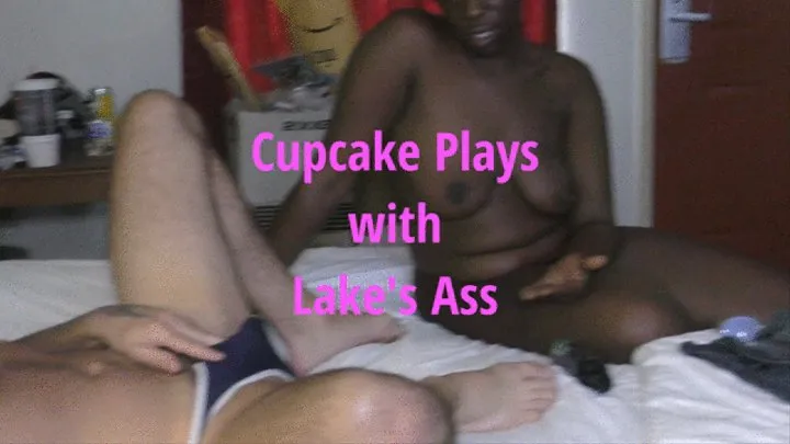 Cupcake plays with Lake Rese's ass