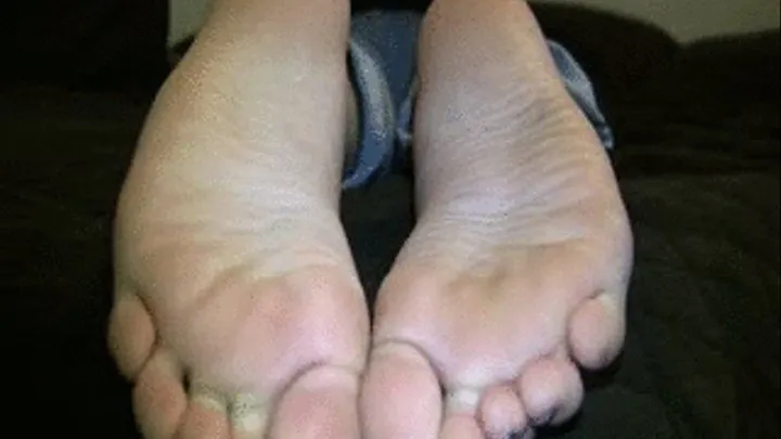 Khloe's Candid Stinky Soles Part 1