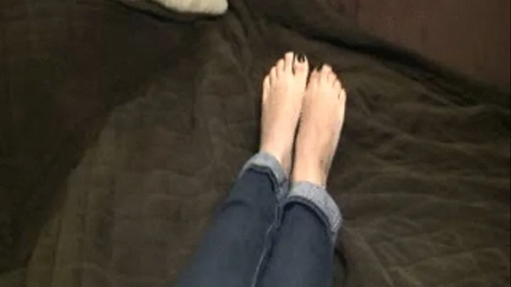 Leia's Gorgeous Toes and Feet Part 1