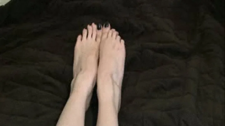 Roxanne's Gorgeous Toes and Feet Part 1