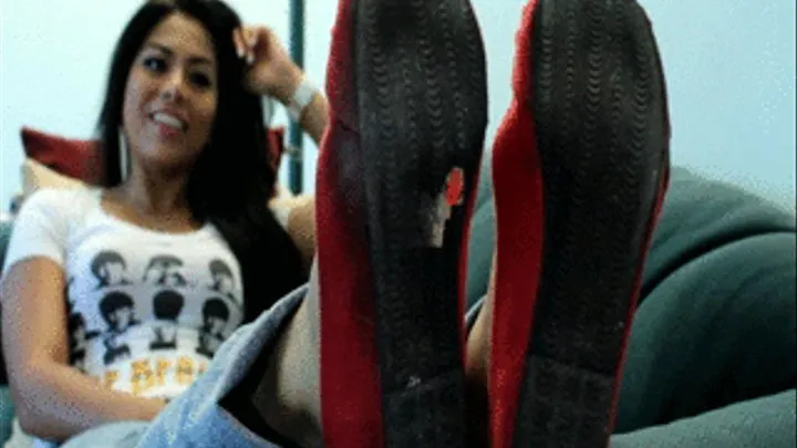 Gia's Candid Stinky Soles Part 20 (Angle 1)