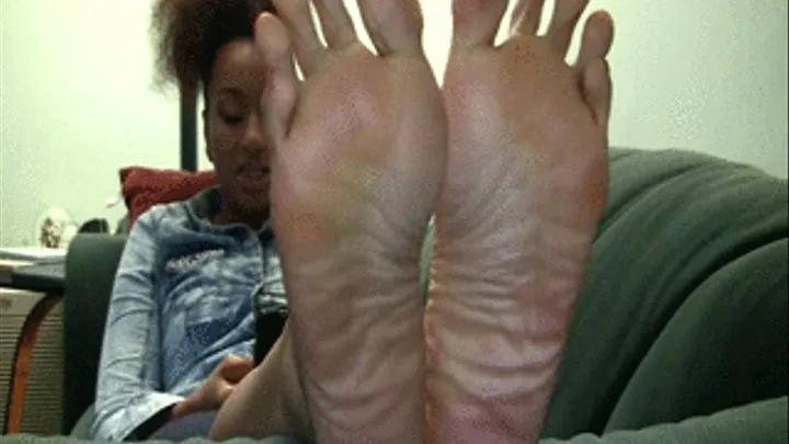 Naomi's Candid Stinky Soles Part 31