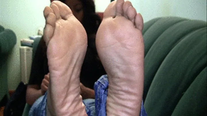 Deanna's Candid Stinky Soles Part 18