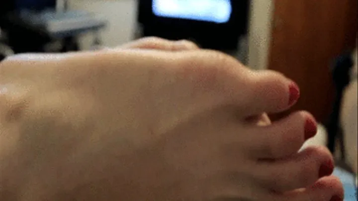 Jacklyn's Size 10 Back to Back Footjob