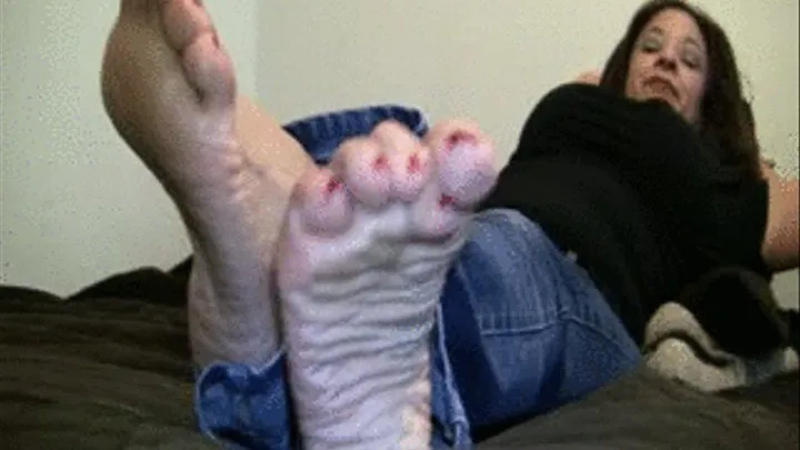 Raven's Candid Stinky Soles Part 14