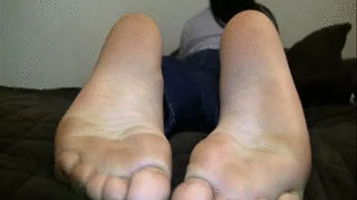 Victoria's Candid Stinky Soles Part 39