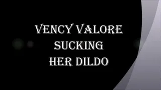 VENCY VALORE SUCKING HER DILDO