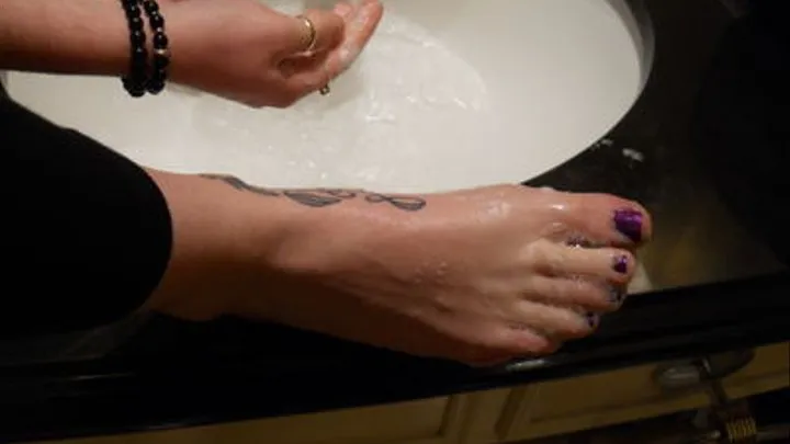 Kelly's feet cleaning