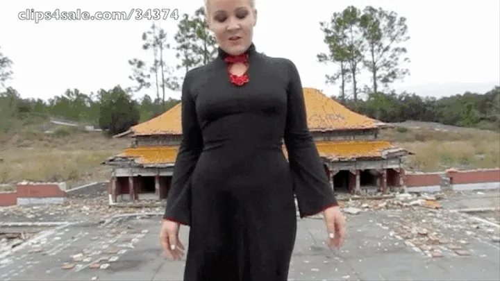 Giantess Whitney Morgan Destroys a City!