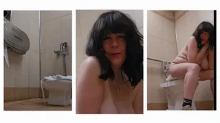 170 LBS FRENCH MILF VS TINY AND BIG TOILET