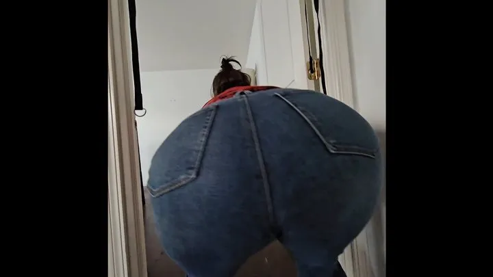 BIG BOOTY ADMIRATION w HUGE TATAS SURPRISE