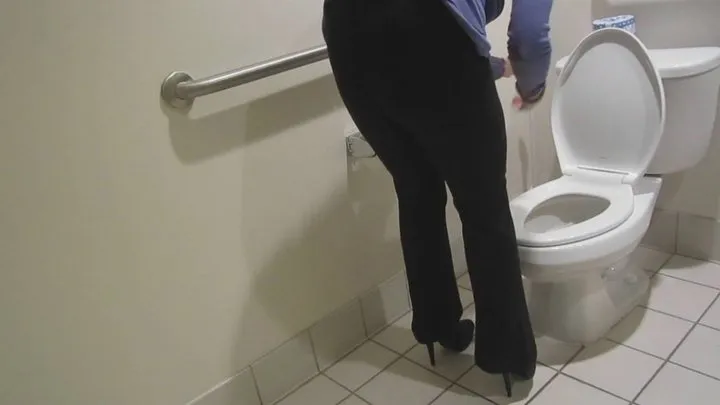 BLACK YOGA PANTS AND HEELS PUBLIC STANDING PEE