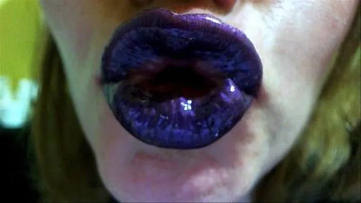 PUCKER PURPLE LIPS