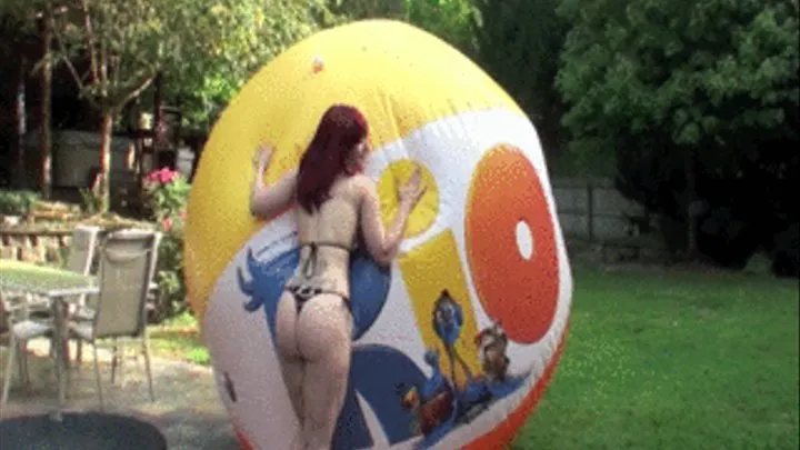 HD Jacki & Galas vs the Giant RIO Beach Ball