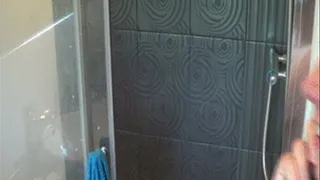 M0mmys showering for you..