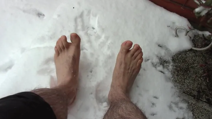 Male feet in the snow -- Piedi maschili nella neve