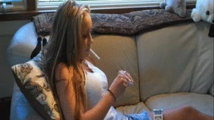 SARAH SMOKES IN SHORTS