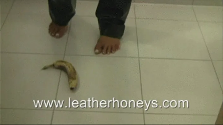 Mistress Lucy Crushing Bananas in Leather Pants